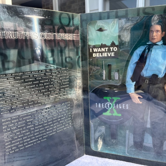 X Files Agent Mulder Sideshow Collectibles 12” Doll Original Box - Picture 7 of 11